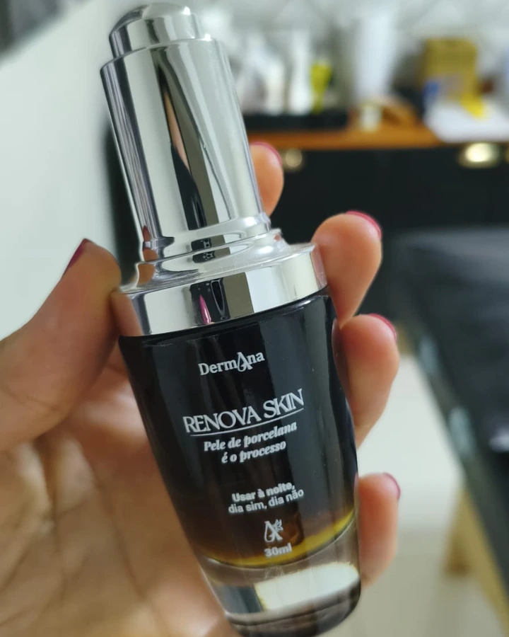 Frasco Renova Skin DermAna, 30 ml, preto e dourado, foto 2 de 4